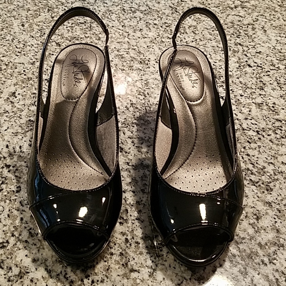 Women's black dress shoes
